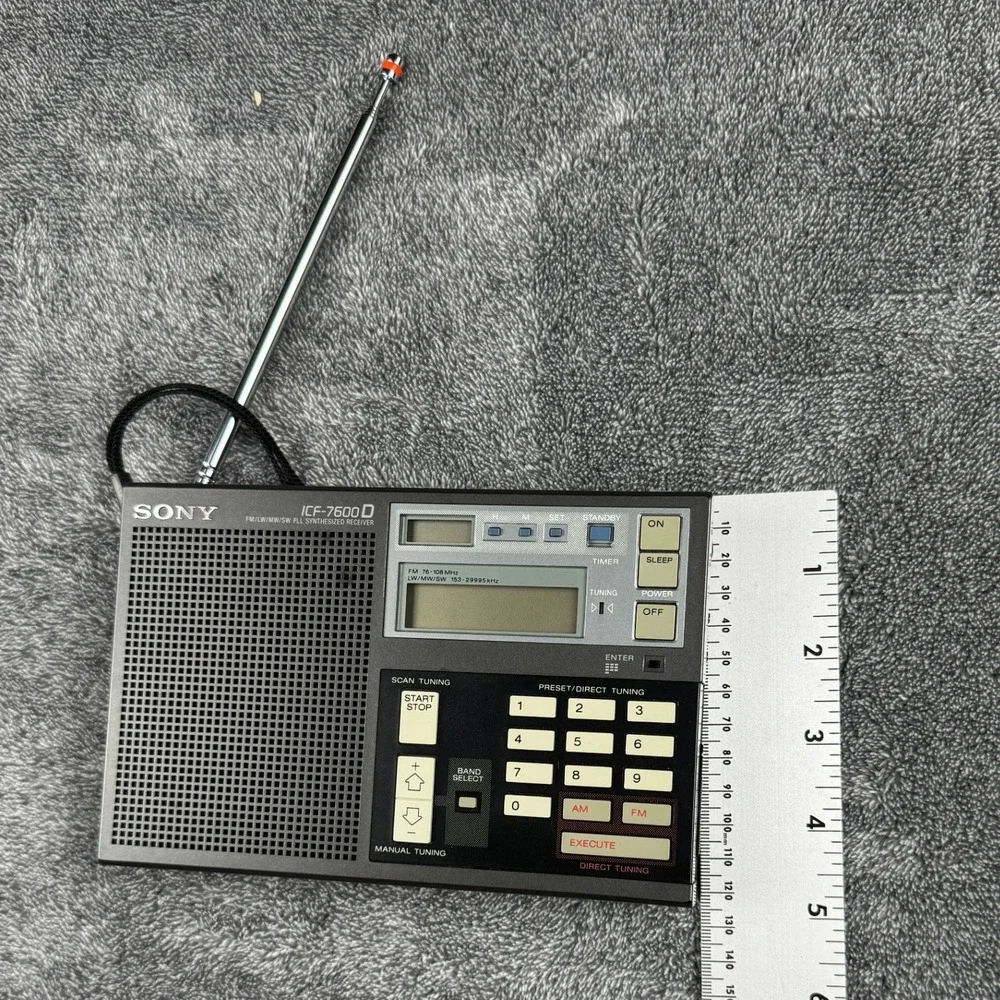 Vintage Sony ICF-7600D Portable World Band Receiver FM LW MW SW Radio Japan Gray